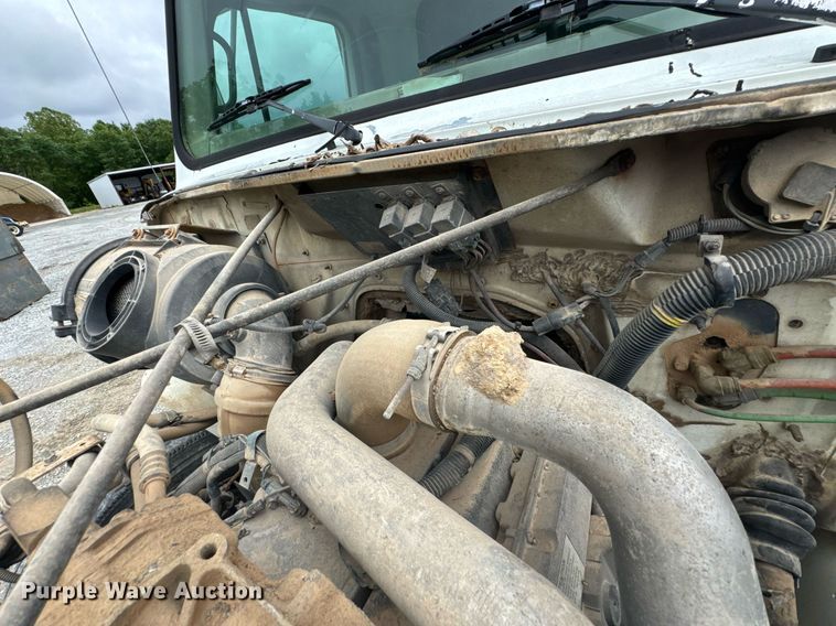 image for item LG9155 1999 International 4900 dump truck