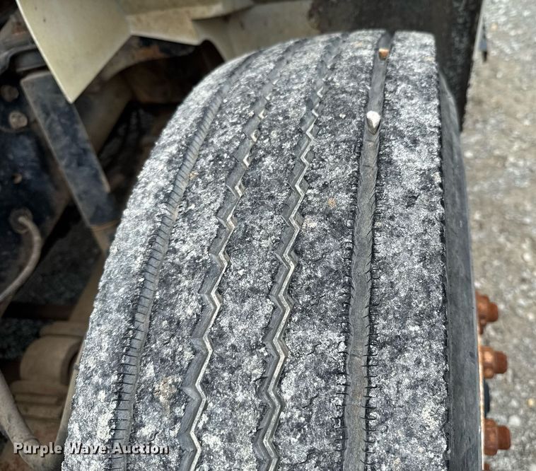 image for item LG9155 1999 International 4900 dump truck