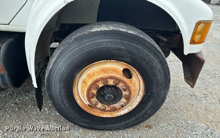 image for item LG9155 1999 International 4900 dump truck