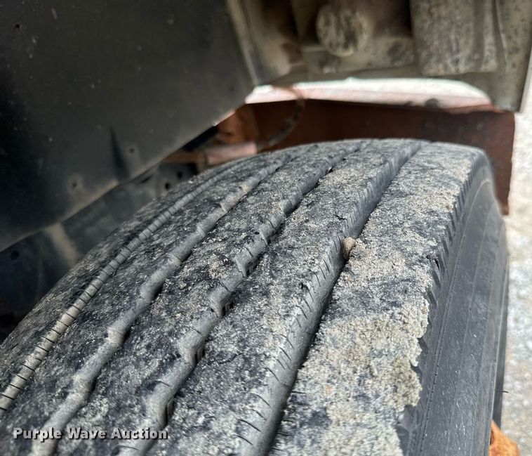 image for item LG9155 1999 International 4900 dump truck