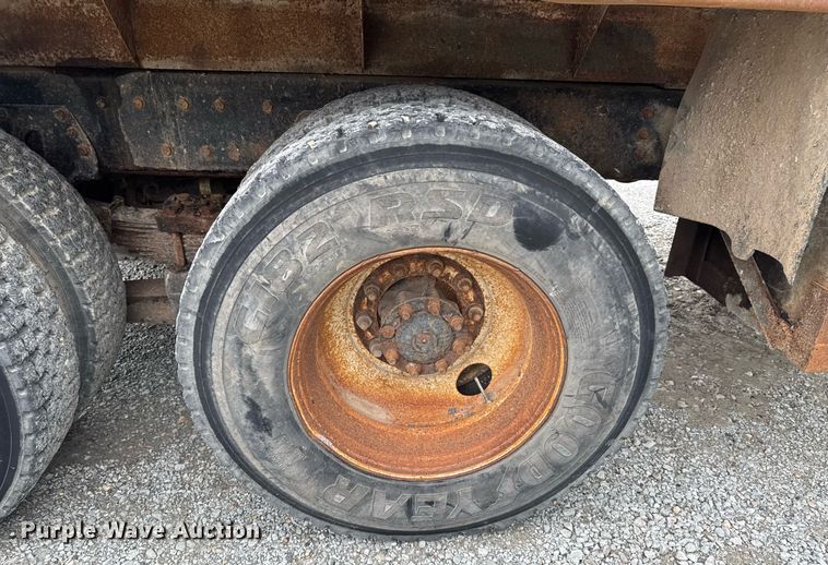 image for item LG9155 1999 International 4900 dump truck