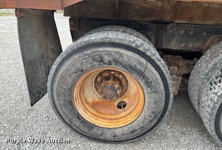 image for item LG9155 1999 International 4900 dump truck