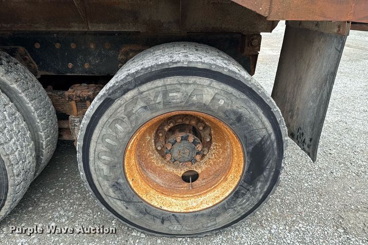 image for item LG9155 1999 International 4900 dump truck