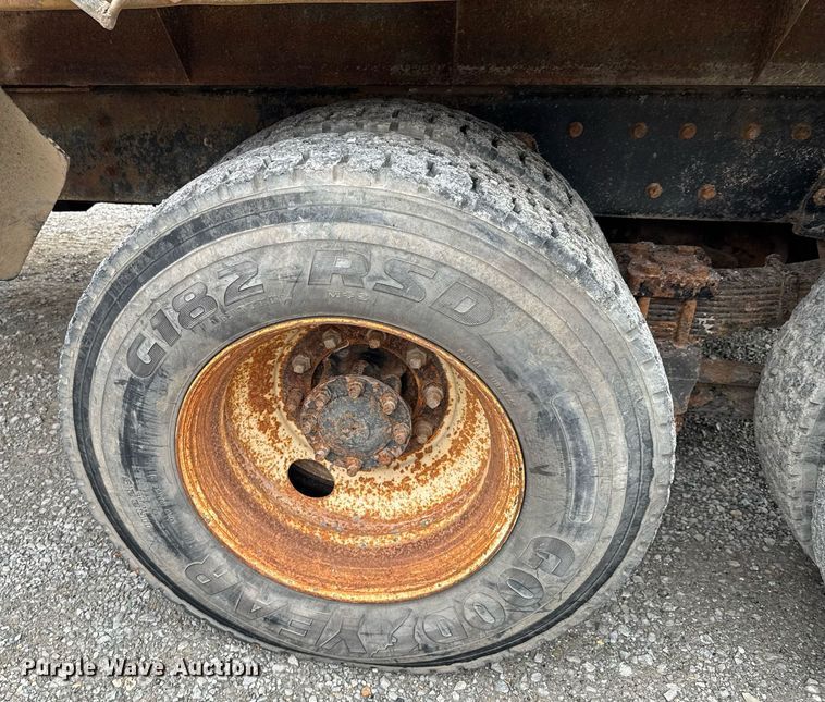 image for item LG9155 1999 International 4900 dump truck