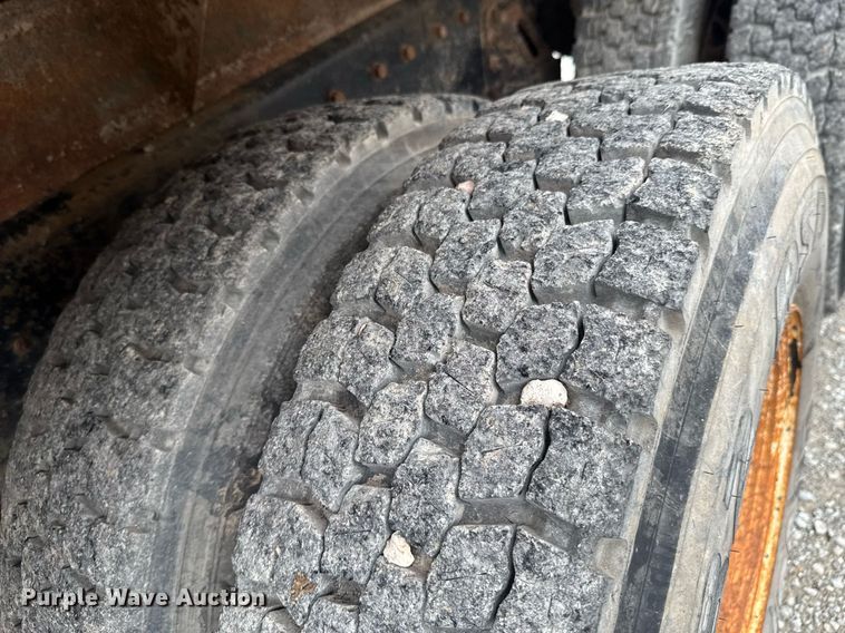 image for item LG9155 1999 International 4900 dump truck