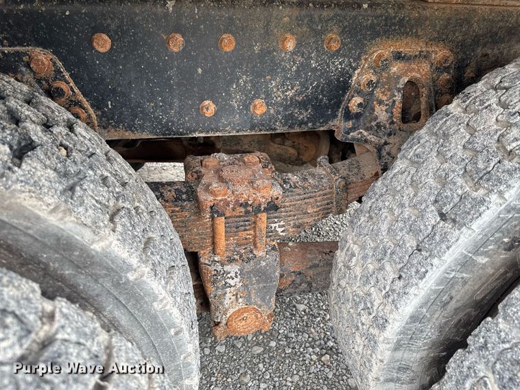 image for item LG9155 1999 International 4900 dump truck