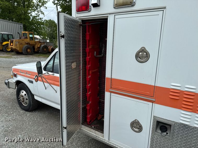 image for item LG9158 1995 Ford F350 ambulance