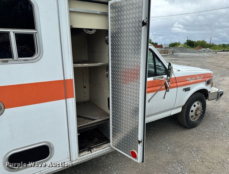image for item LG9158 1995 Ford F350 ambulance