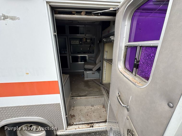 image for item LG9158 1995 Ford F350 ambulance