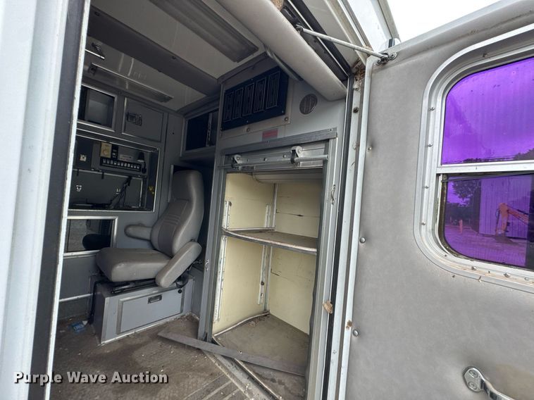 image for item LG9158 1995 Ford F350 ambulance