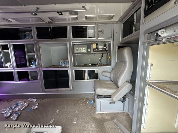 image for item LG9158 1995 Ford F350 ambulance