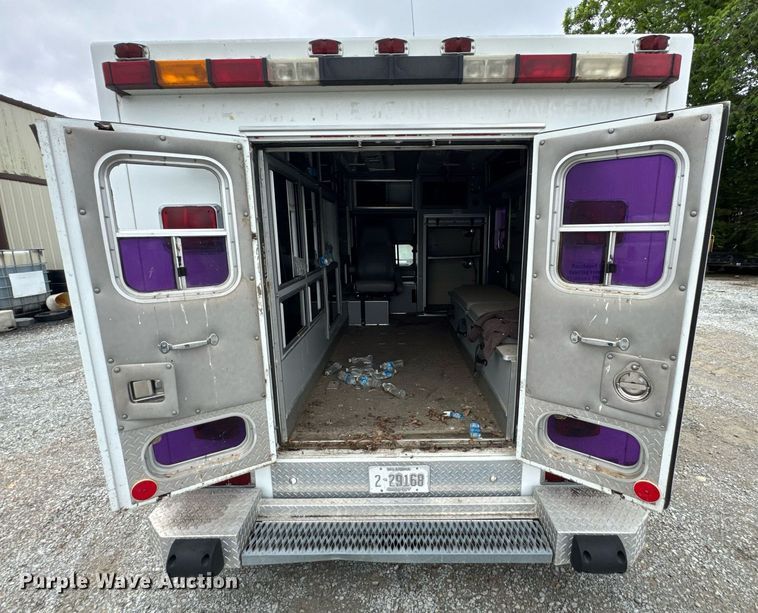 image for item LG9158 1995 Ford F350 ambulance
