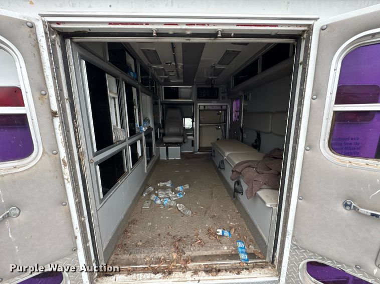 image for item LG9158 1995 Ford F350 ambulance