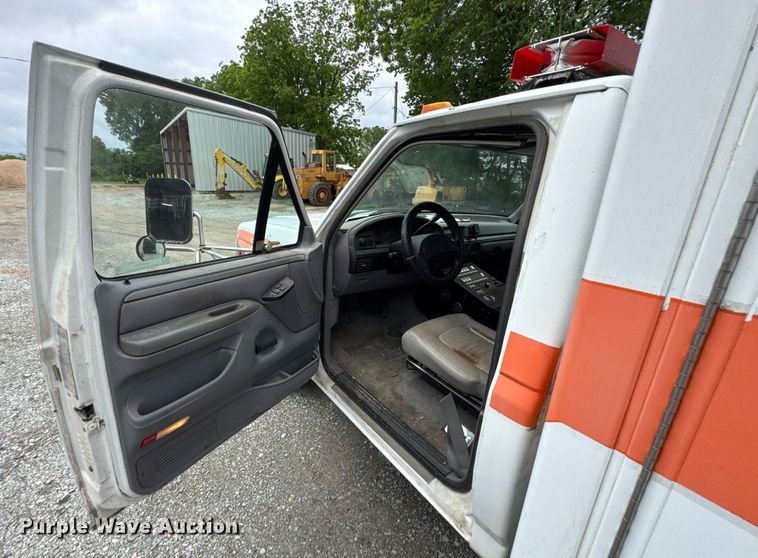 image for item LG9158 1995 Ford F350 ambulance