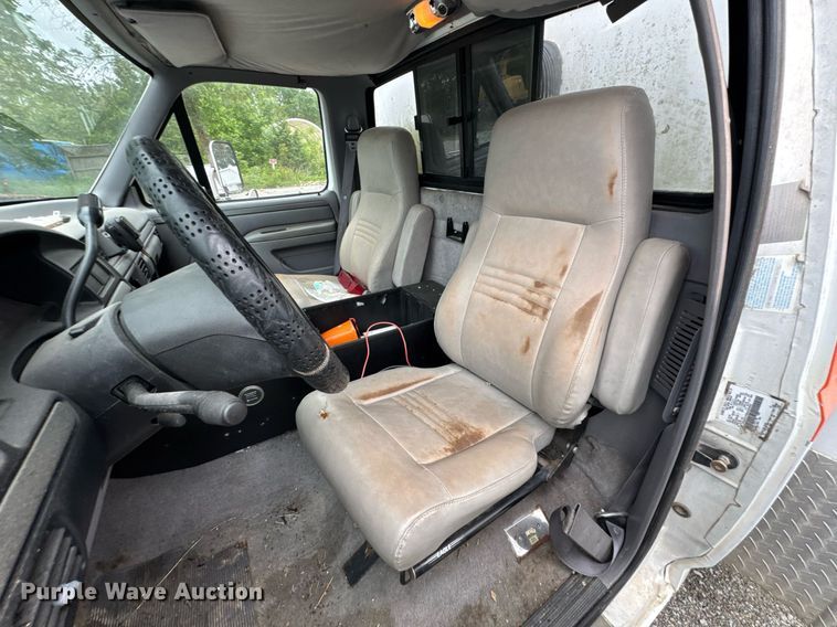 image for item LG9158 1995 Ford F350 ambulance