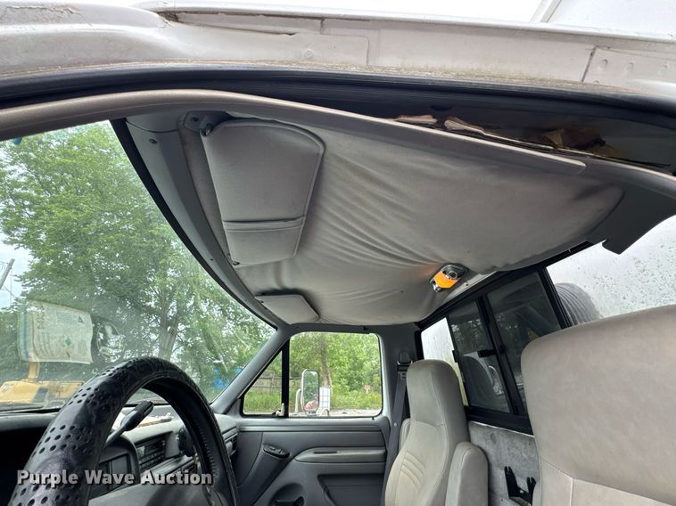 image for item LG9158 1995 Ford F350 ambulance