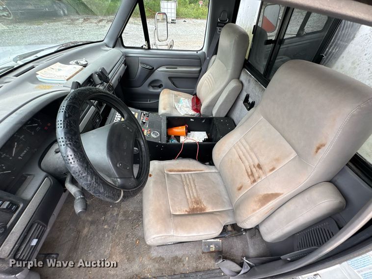 image for item LG9158 1995 Ford F350 ambulance