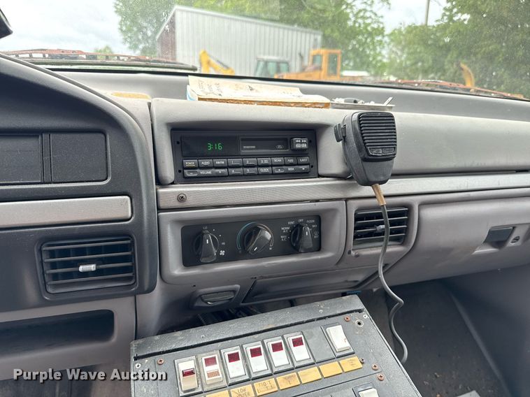 image for item LG9158 1995 Ford F350 ambulance