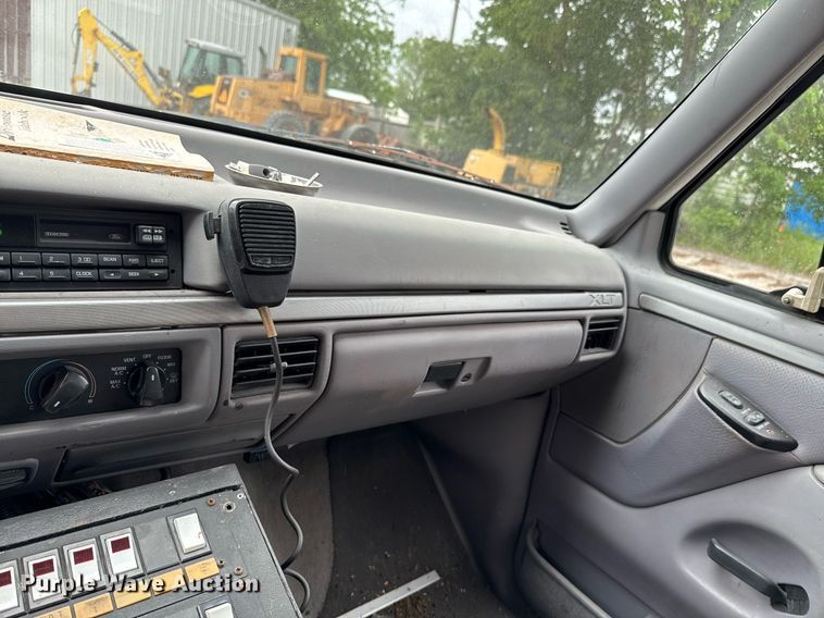 image for item LG9158 1995 Ford F350 ambulance