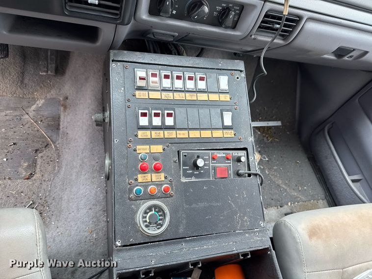 image for item LG9158 1995 Ford F350 ambulance