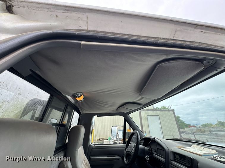 image for item LG9158 1995 Ford F350 ambulance