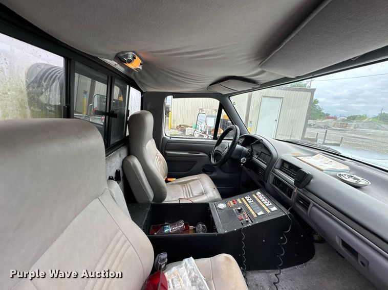 image for item LG9158 1995 Ford F350 ambulance