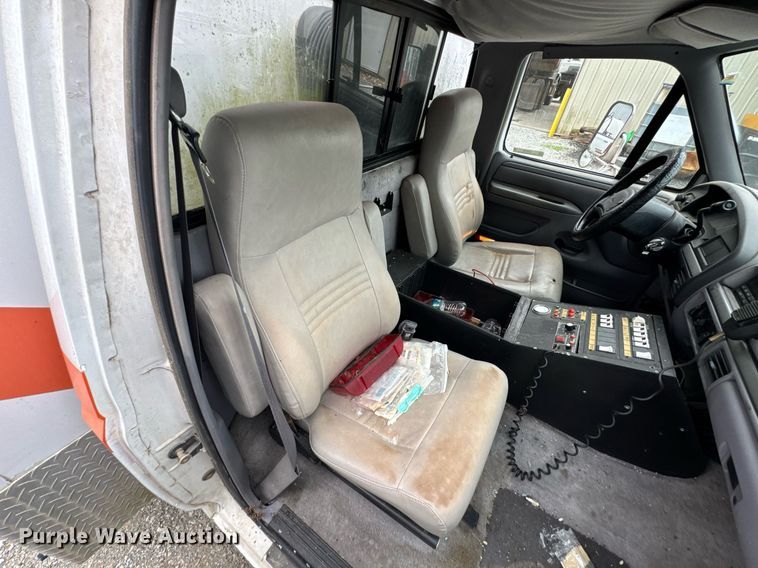 image for item LG9158 1995 Ford F350 ambulance