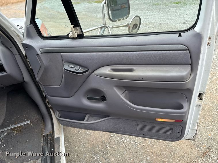 image for item LG9158 1995 Ford F350 ambulance