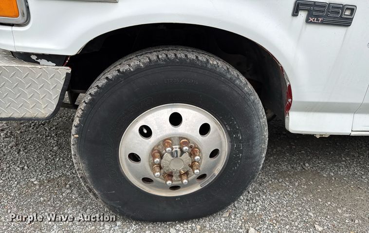 image for item LG9158 1995 Ford F350 ambulance