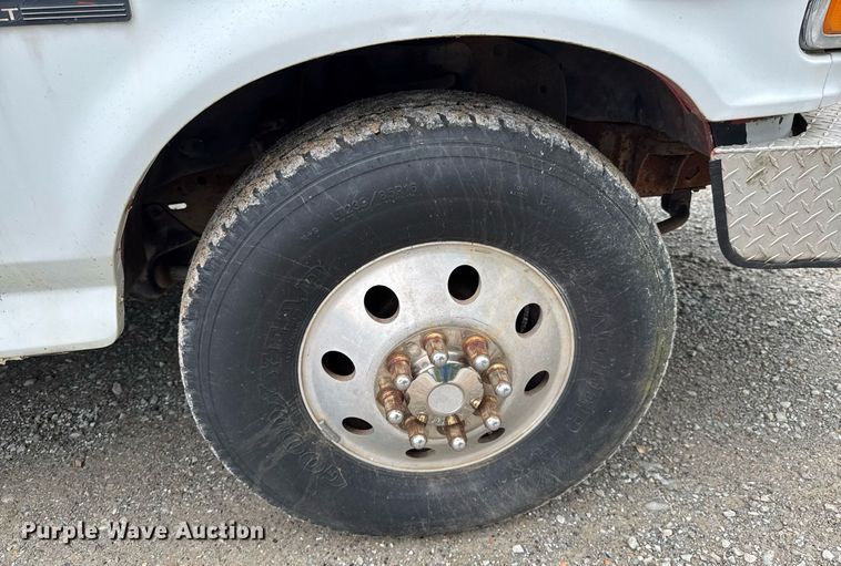 image for item LG9158 1995 Ford F350 ambulance