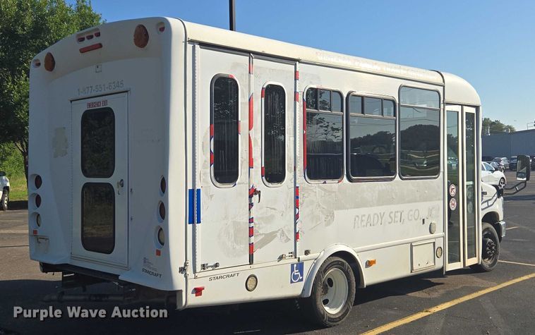 image for item OJ9916 2016 Ford E450 shuttle bus