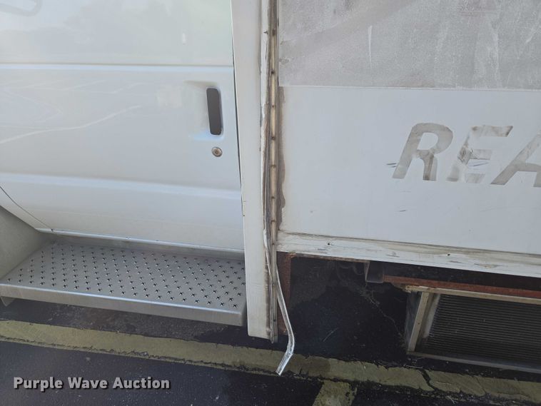 image for item OJ9916 2016 Ford E450 shuttle bus