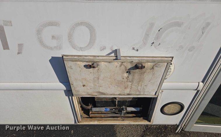 image for item OJ9916 2016 Ford E450 shuttle bus