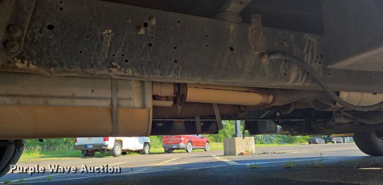 image for item OJ9916 2016 Ford E450 shuttle bus