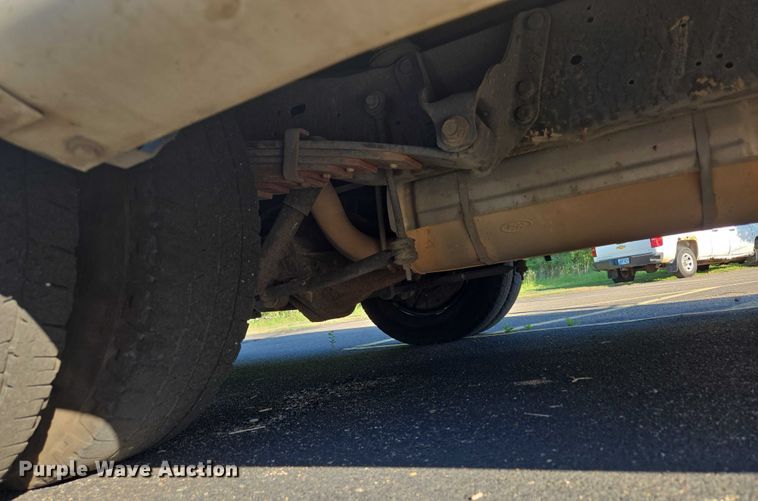 image for item OJ9916 2016 Ford E450 shuttle bus