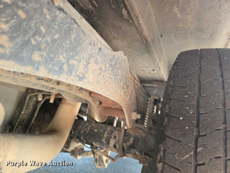 image for item OJ9916 2016 Ford E450 shuttle bus