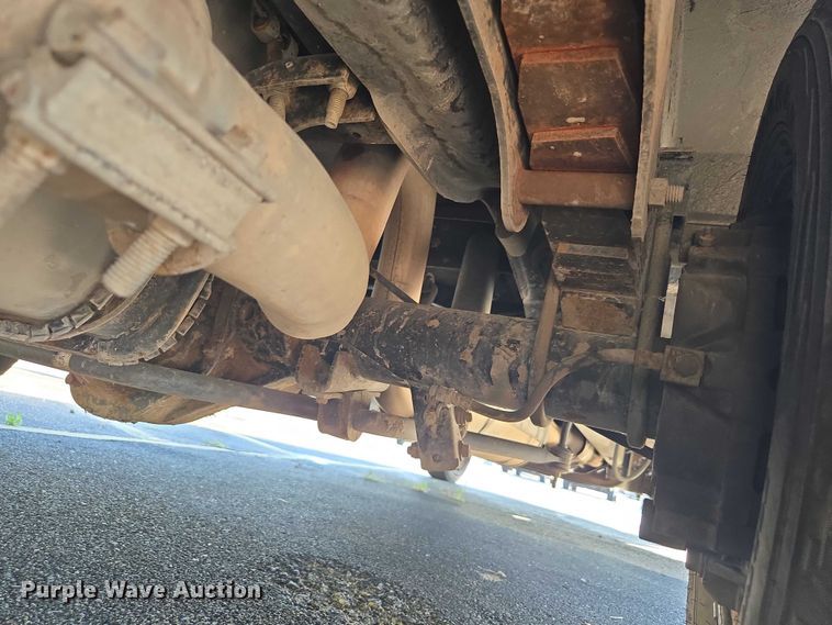 image for item OJ9916 2016 Ford E450 shuttle bus