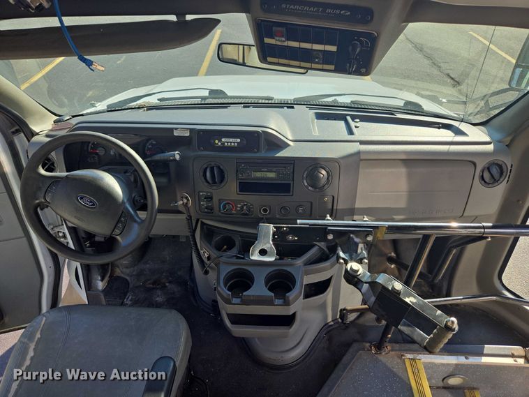 image for item OJ9916 2016 Ford E450 shuttle bus