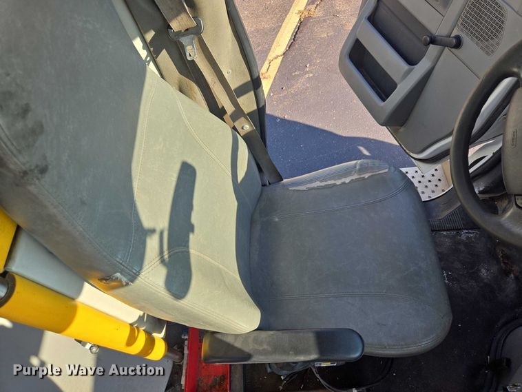 image for item OJ9916 2016 Ford E450 shuttle bus