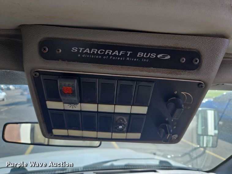 image for item OJ9916 2016 Ford E450 shuttle bus