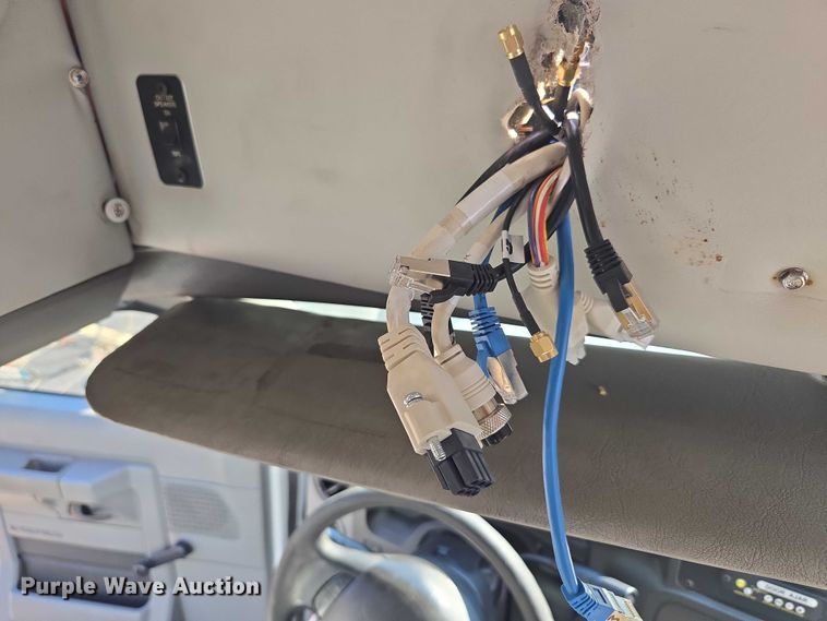 image for item OJ9916 2016 Ford E450 shuttle bus