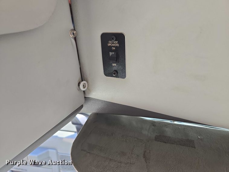 image for item OJ9916 2016 Ford E450 shuttle bus