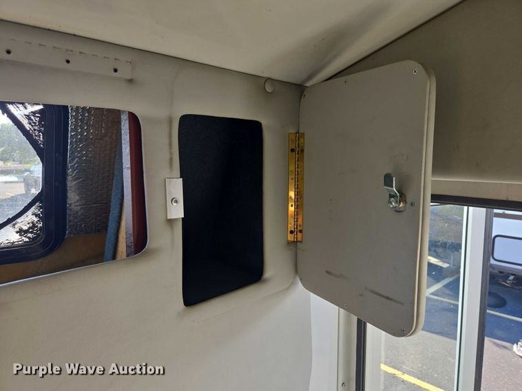 image for item OJ9916 2016 Ford E450 shuttle bus