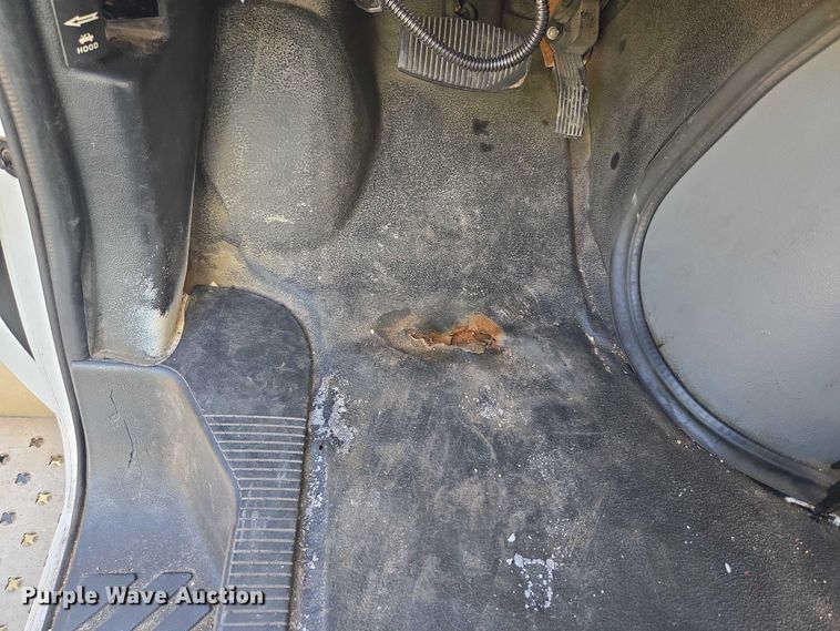 image for item OJ9916 2016 Ford E450 shuttle bus