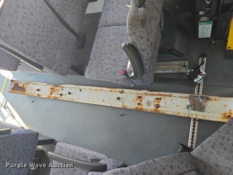 image for item OJ9916 2016 Ford E450 shuttle bus