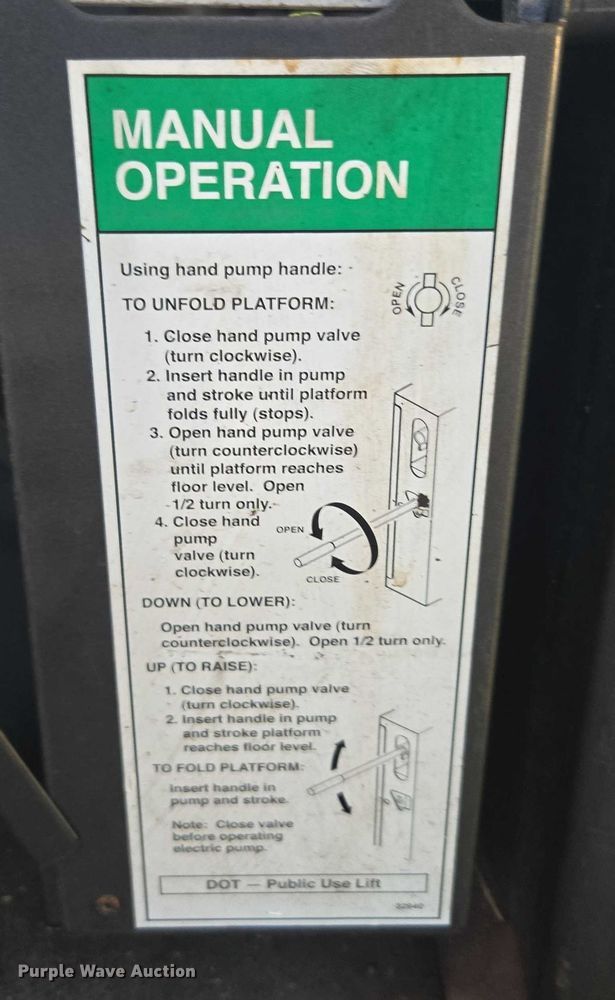 image for item OJ9916 2016 Ford E450 shuttle bus