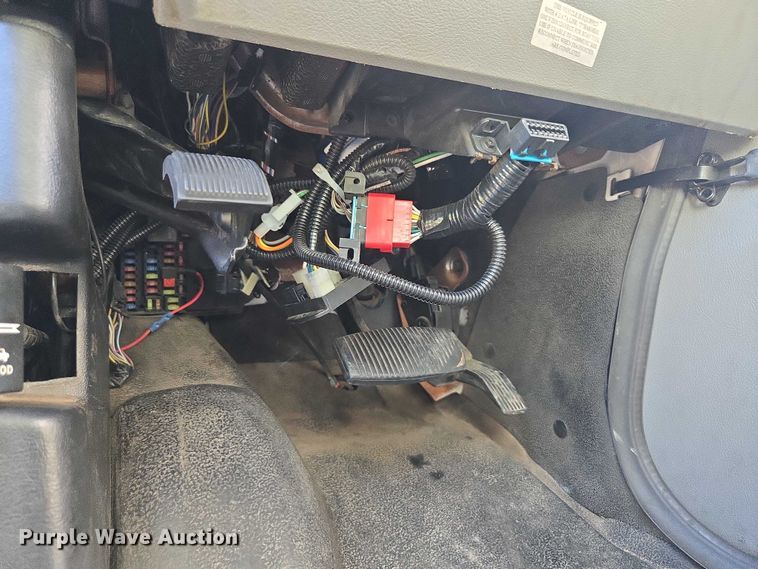 image for item OJ9916 2016 Ford E450 shuttle bus