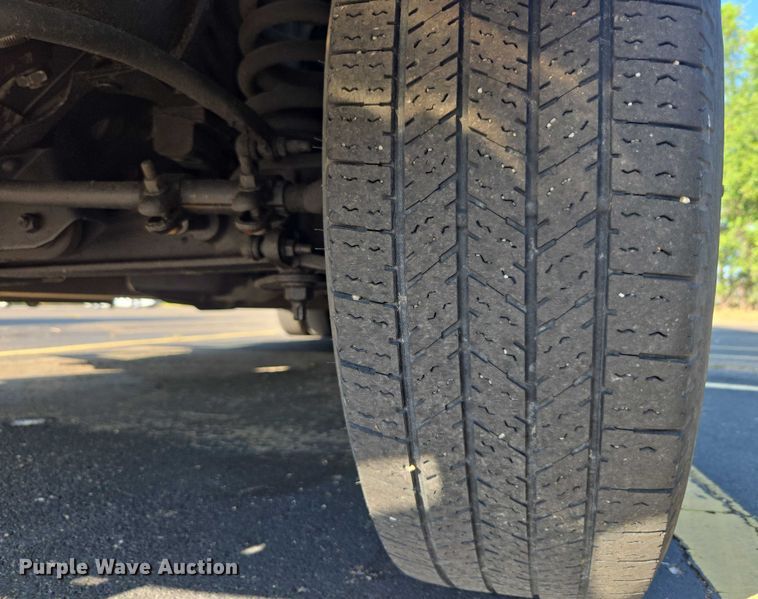 image for item OJ9916 2016 Ford E450 shuttle bus