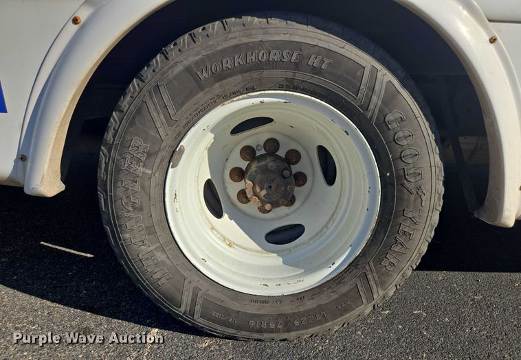 image for item OJ9916 2016 Ford E450 shuttle bus