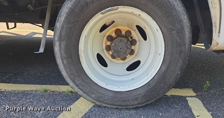 image for item OJ9916 2016 Ford E450 shuttle bus